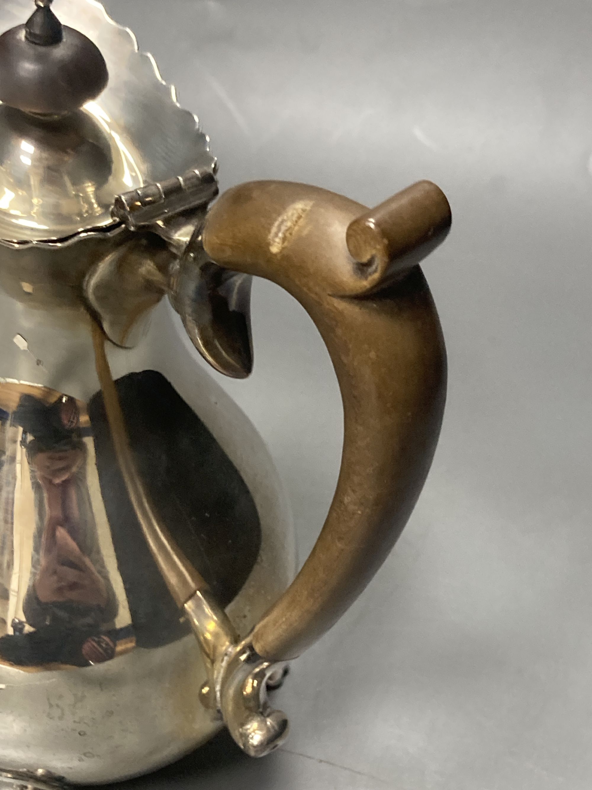 A George V silver hot water pot, Horace Woodward & Co Ltd, Birmingham, 1919, height, 21.3cm, gross 17oz.